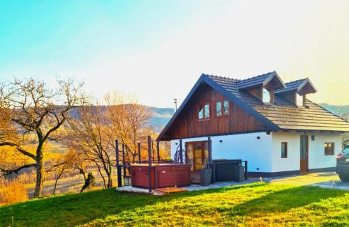 Gornja Stubica House | Hižica v plavem trnacu 1