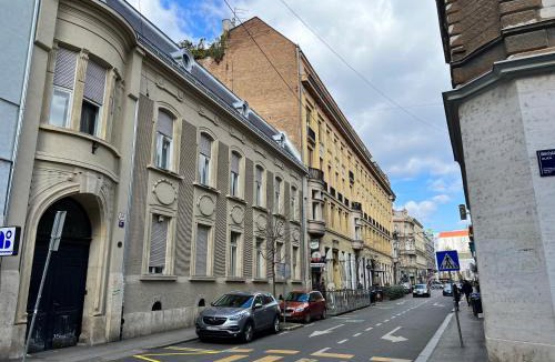 Zagreb Apartment | Hidden Garden 2