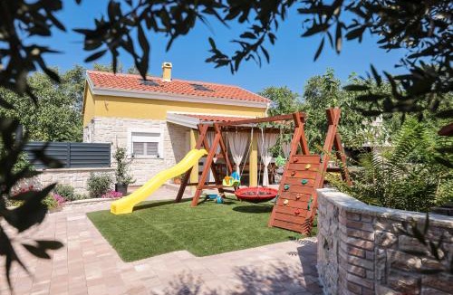 Vir House | Hidden Oasis - pool, playground - 3 min from the beach