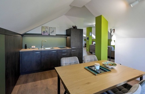 Varazdinske Toplice House | Hilltop house with a pool, sauna, and panoramic views of the region.
