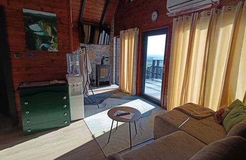 Visoko House | Hilltop home with jacuzzi, sauna, barbecue and fire pit