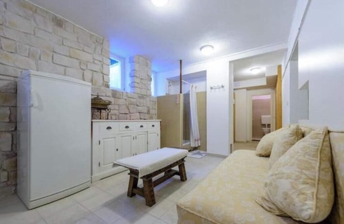Pile Villa | Historic 5-Bedroom Villa Hot tub - Just a 3-Minute Walk to the Old Town