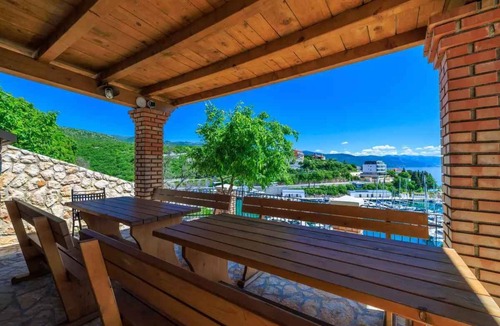 Novi Vinodolski Apartment | Holiday apartment with swimming pool