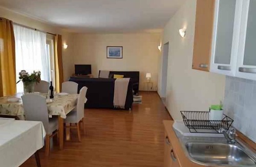 Pirovac Apartment | Holiday apartment 150 m from the beach
