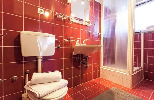 Pakostane Apartment | Holiday apartment 200 m from the beach
