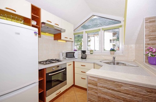 Makarska Old Town Apartment | Holiday apartment 80 m to the Adriatic Sea with internet
