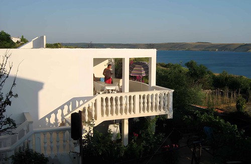 Rtina Apartment | Holiday apartment First row to the sea