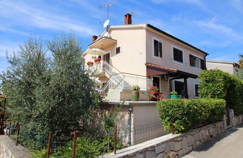 Porec Apartment | Holiday apartment for 2-4 persons, with garden with barbecue, close to the beach, air-conditioned