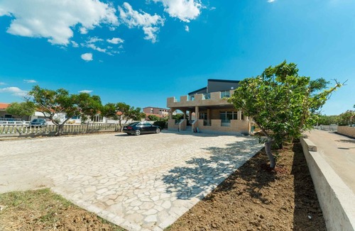 Vir Apartment | Holiday apartment for 4-6 people lake view right next to the beach