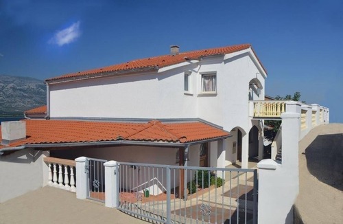 Vinjerac House | Holiday apartment for four people with a terrace