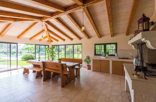 Susnjici Apartment | Holiday apartment With pool and large garden