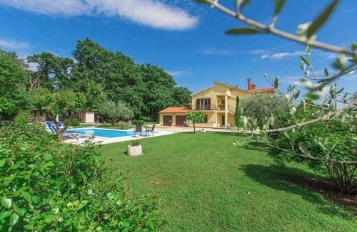 Susnjici Apartment | Holiday apartment With pool and large garden