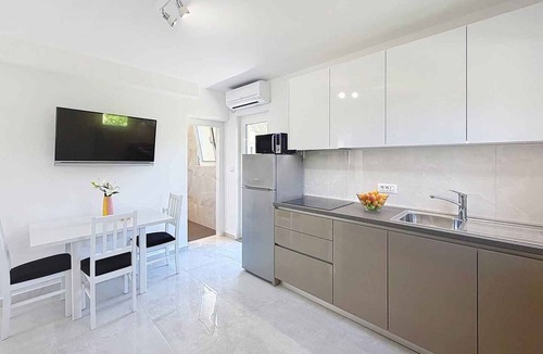 Jurandvor Apartment | Holiday apartment in a quiet and sunny location