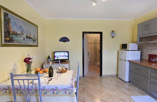 Đuba Apartment | Holiday Apartment in Đuba with Private Terrace