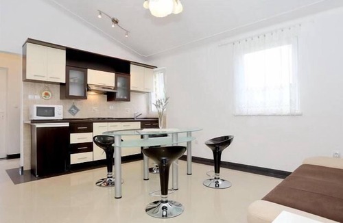 Gornji Karin Apartment | Holiday apartment Karin for 1 - 5 persons with 1 bedroom - Row house