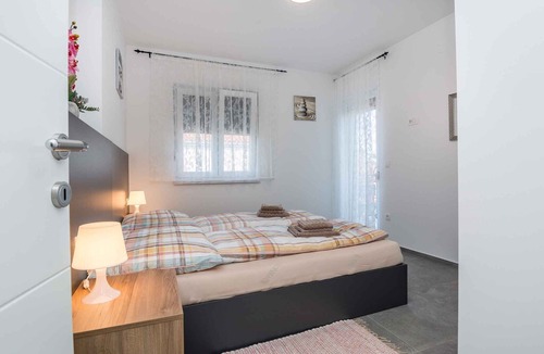 Vir Apartment | Holiday apartment luxurious | Swimming pool apartment for 4-6 people air conditioning, satellite TV, Wi-Fi internet