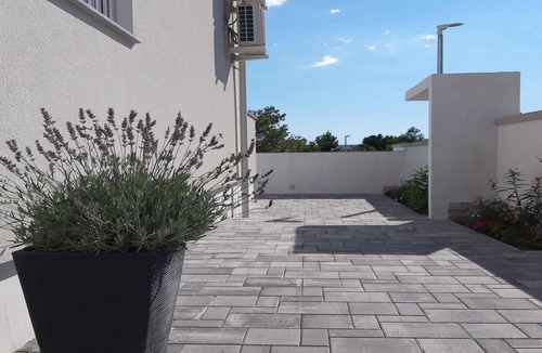Seline Apartment | Holiday apartment mit Klimaanlage und Pool