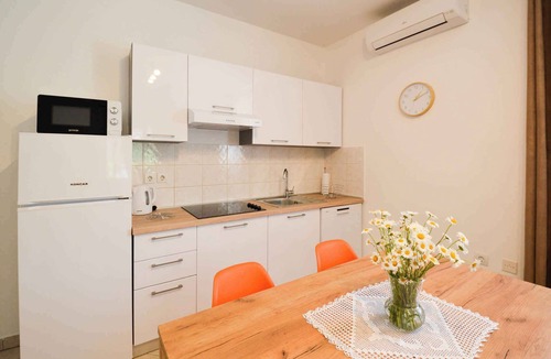 Stinjan Apartment | Holiday apartment mit Terrasse und Klimaanlage