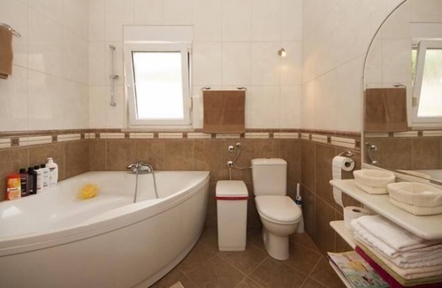 Kamen Apartment | Holiday apartment Split for 1 - 8 persons with 3 bedrooms - Twin house