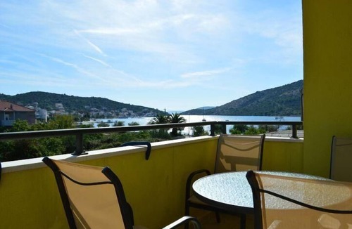 Vinisce Apartment | Holiday apartment Vinišće for 2 - 4 persons with 2 bedrooms - Twin house