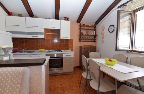 Cove Murtar Apartment | Holiday apartment with balcony