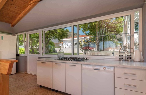 Seget Donji Apartment | Holiday apartment with pool and 80 m to the beach