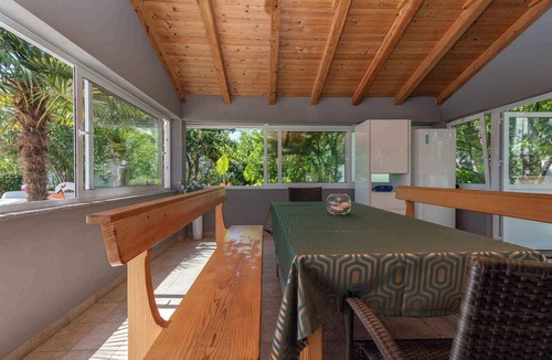 Seget Donji Apartment | Holiday apartment with pool and 80 m to the beach