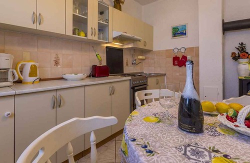 Sveti Juraj Apartment | Holiday apartment with air conditioning and barbecue