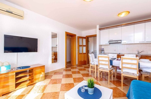Crikvenica Apartment | Holiday apartment with air conditioning and pool