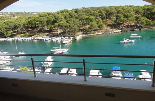 Primosten Apartment | Holiday apartment with terrace and air conditioning