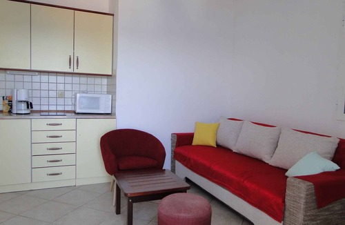 Primosten Apartment | Holiday apartment with a view of the lake