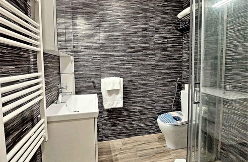 Crveni Vrh Apartment | Holiday apartment with internet and air conditioning near the sea