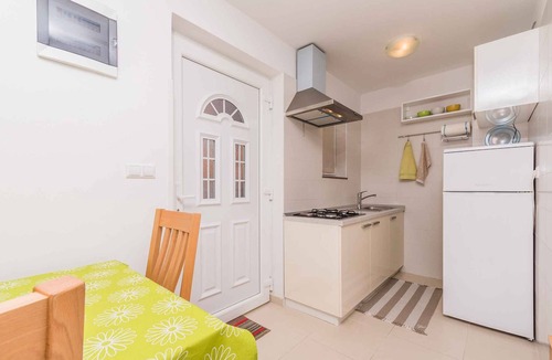 Klimno Apartment | Holiday apartment with air conditioning and sea view