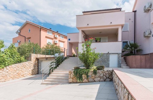 Klimno Apartment | Holiday apartment with air conditioning and sea view