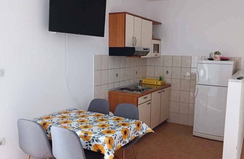 Lopar Apartment | Holiday apartment with air conditioning in a quiet location