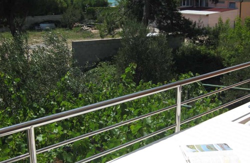 Srima Apartment | Holiday apartment with air conditioning close to the beach