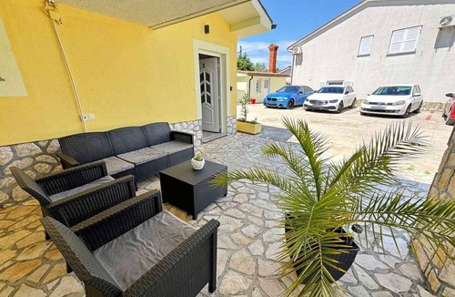 Polje Apartment | Holiday apartment with air conditioning and terrace