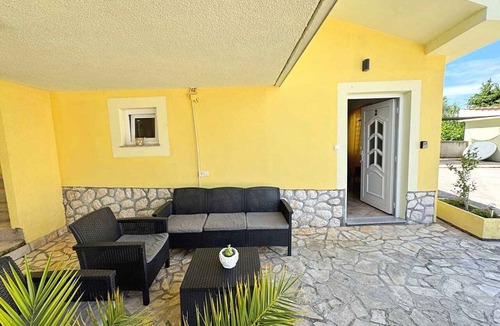 Polje Apartment | Holiday apartment with air conditioning and terrace