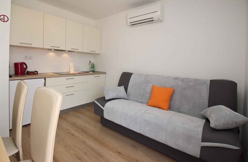 Silo Apartment | Holiday apartment with air conditioning, 50 m from the sandy beach, sea view