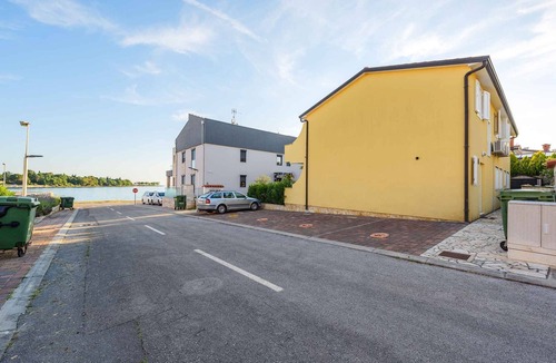 Lovrecica Apartment | Holiday apartment with air conditioning near the sea