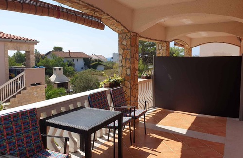 Vir Apartment | Holiday apartment with air conditioning only 200 meters from the beach