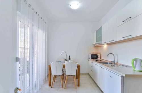 Vir Apartment | Holiday apartment with air conditioning and Internet