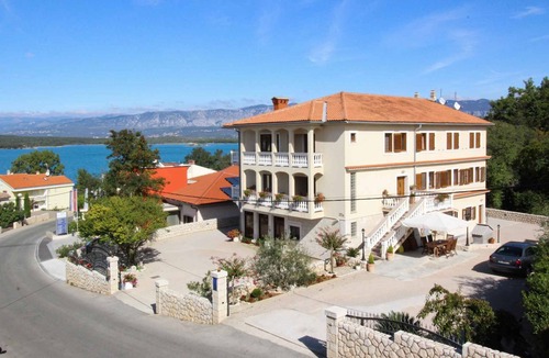 Soline Apartment | Holiday apartment with balcony and sea view