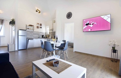 Cepljani Apartment | Holiday apartment with swimming pool in a quiet neighbourhood