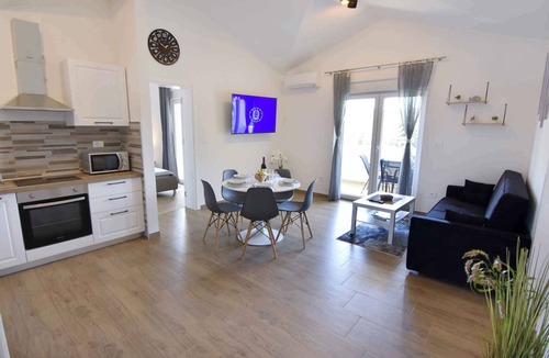 Cepljani Apartment | Holiday apartment with swimming pool in a quiet neighbourhood