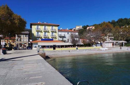 Ika Apartment | Holiday apartment with sea view