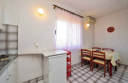 Kukljica Apartment | Holiday apartment with shared pool