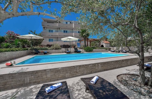 Kukljica Apartment | Holiday apartment with shared pool