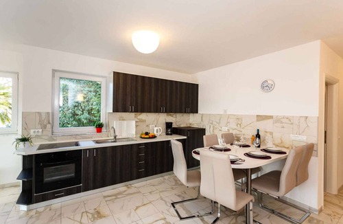 Milcetici Apartment | Holiday apartment with air conditioning and sea view
