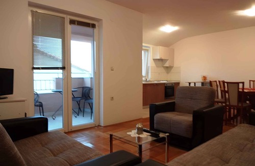 Malinska Apartment | Holiday apartment with air conditioning, satellite TV and Internet access